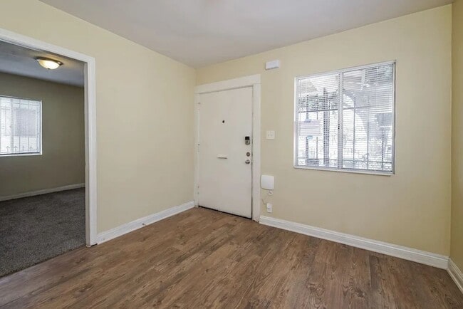Building Photo - 1525 W 60th St
