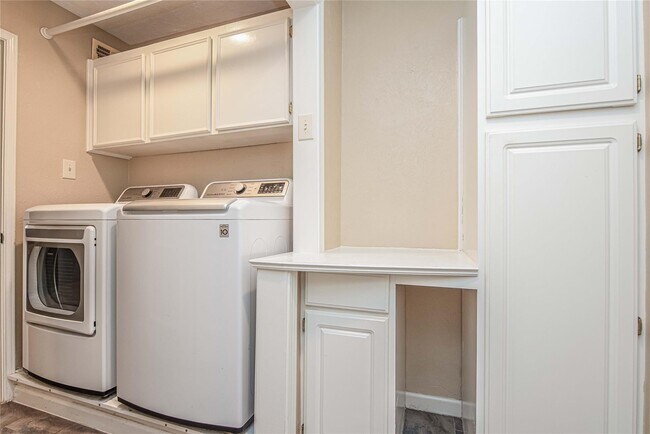 Foto del edificio - 10131 Wayward Wind Ln