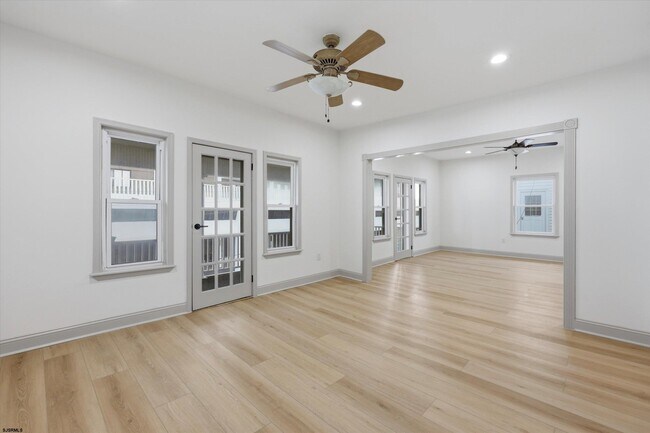 Building Photo - 123 S Berkley Square
