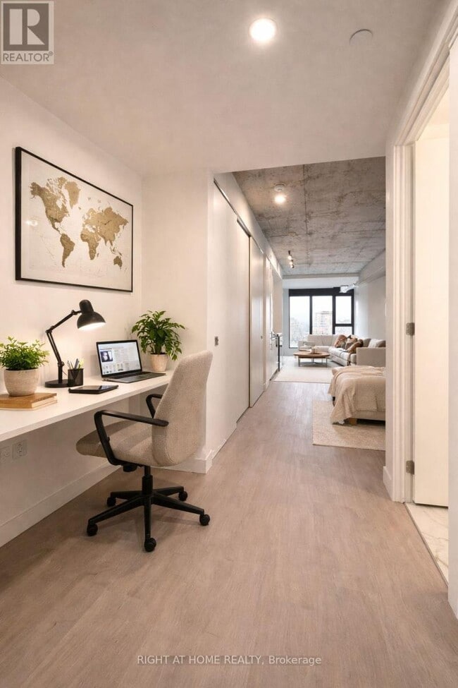 Building Photo - 10 James St