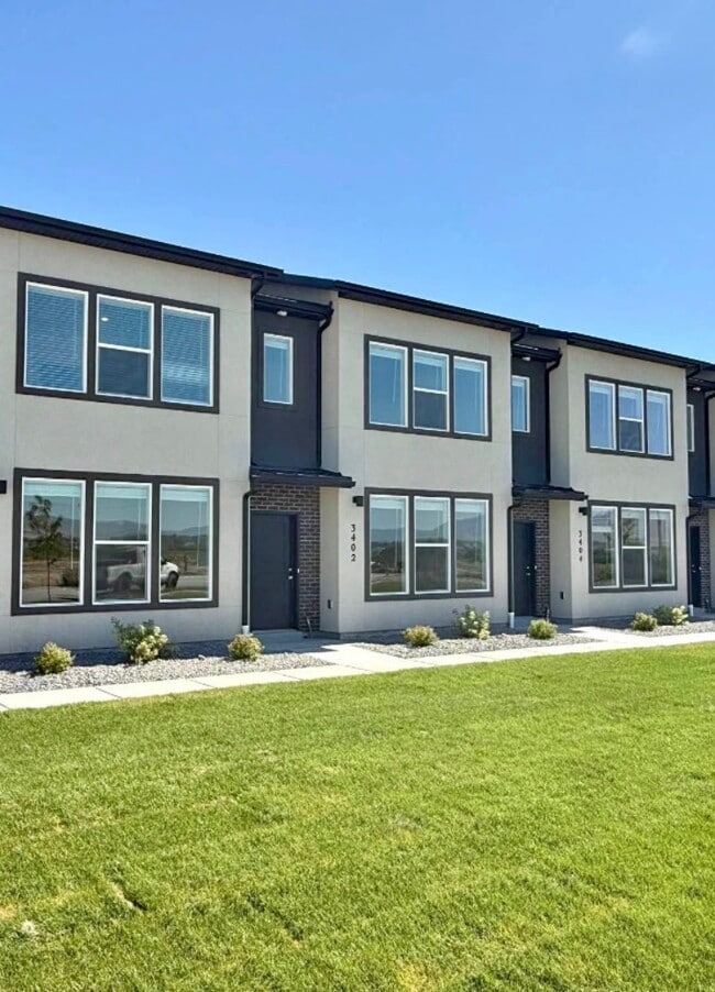 Building Photo - 3367 1010 W