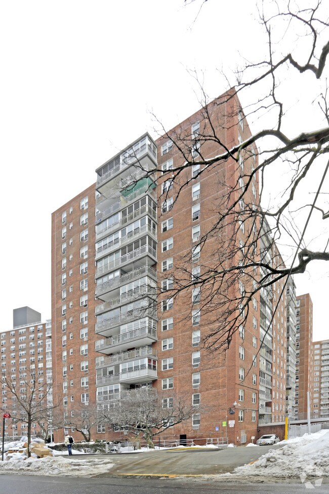 Carlyle Towers Apartments in Flushing, NY