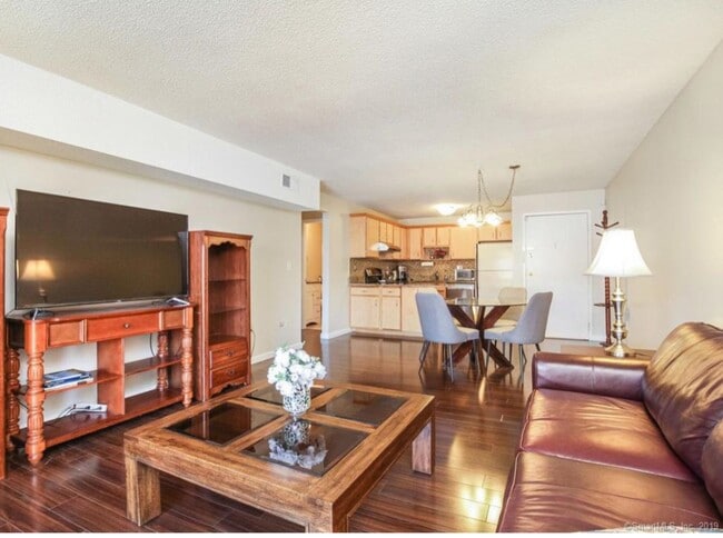 Building Photo - 2320 Harbor View Dr