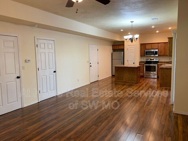 Foto del edificio - 813 E Daniels St