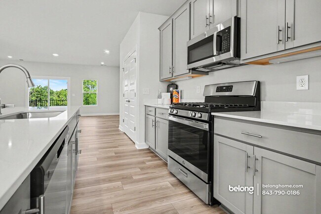 Building Photo - 19 Pikewood Ln