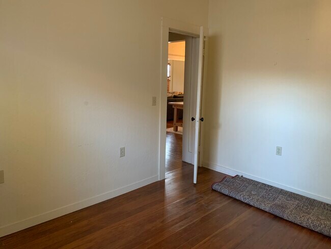 Foto del edificio - 299 E Commercial St