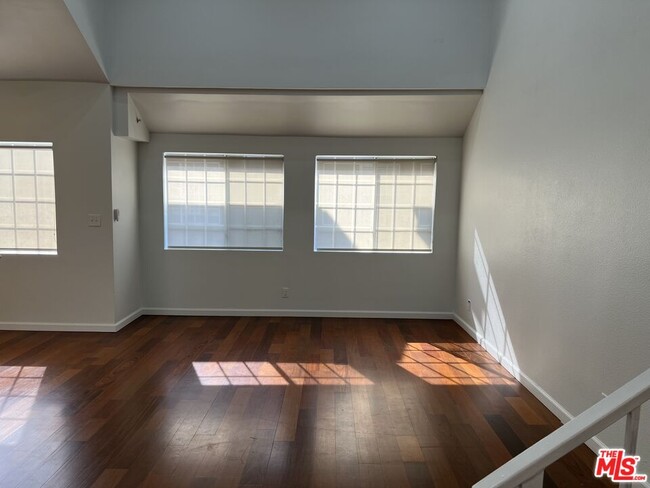 Building Photo - 1116 E Palmer Ave