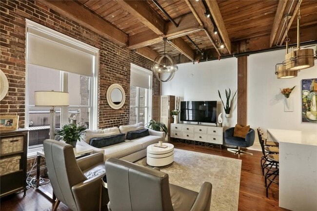 Building Photo - 528 Baronne St