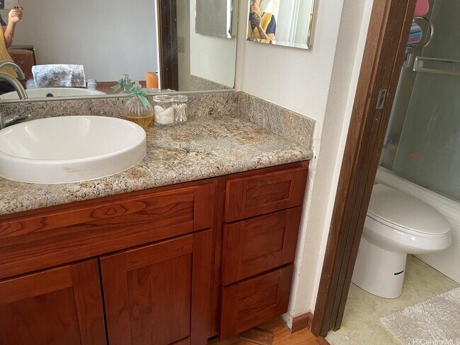 Baño 1 - 98-351 Koauka Loop