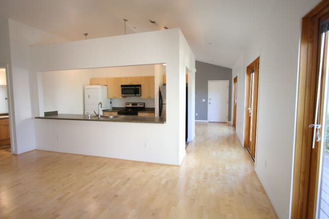 Building Photo - 339 Belvedere Ave SW