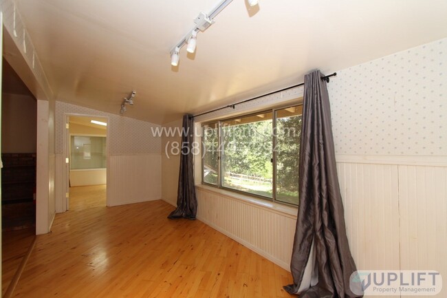 Foto del edificio - 2 Bed, 1 Bath House w/ AC, Storage Barn