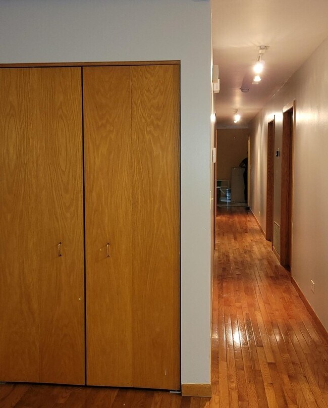 Building Photo - 227 S Leavitt St