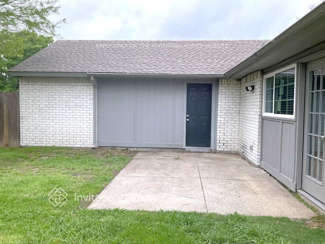 Building Photo - 8102 Kensington Dr