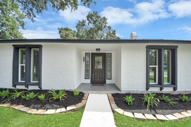 Foto del edificio - 16114 Forest Bend Ave