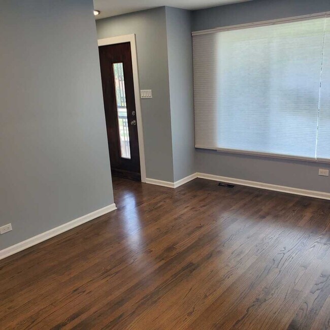 Foto del edificio - 9224 Sproat Ave