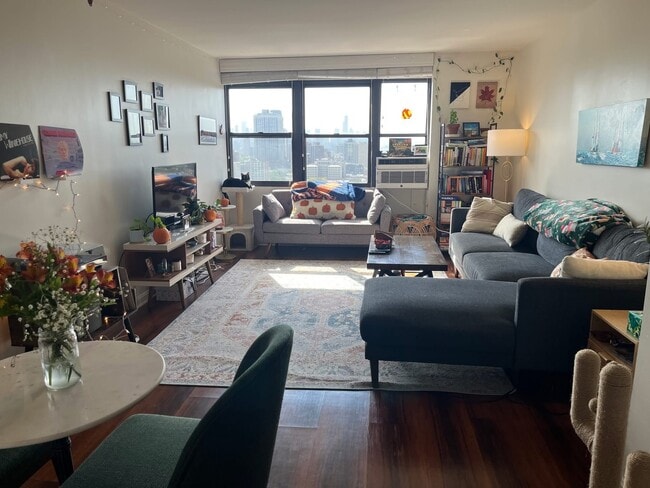 Foto del edificio - 510 W Belmont Ave