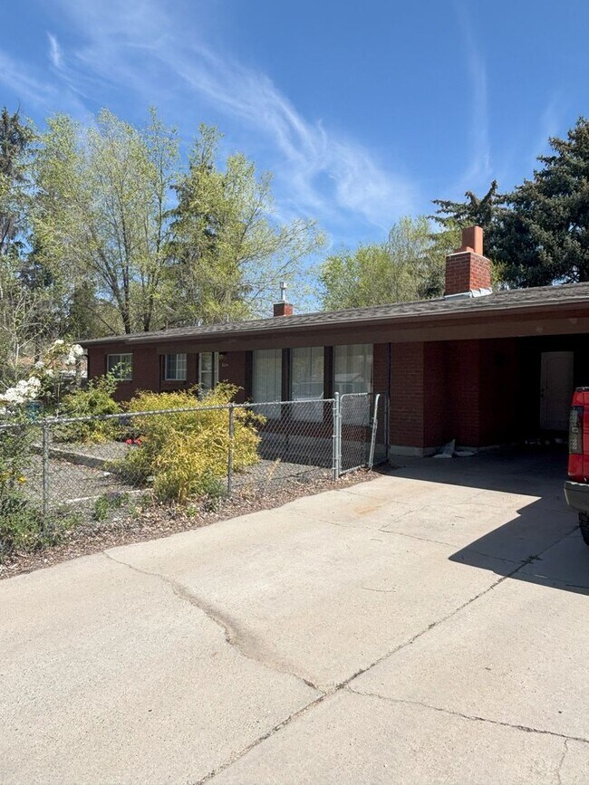 Foto del edificio - Bench Location Just Minutes to Downtown and BSU!