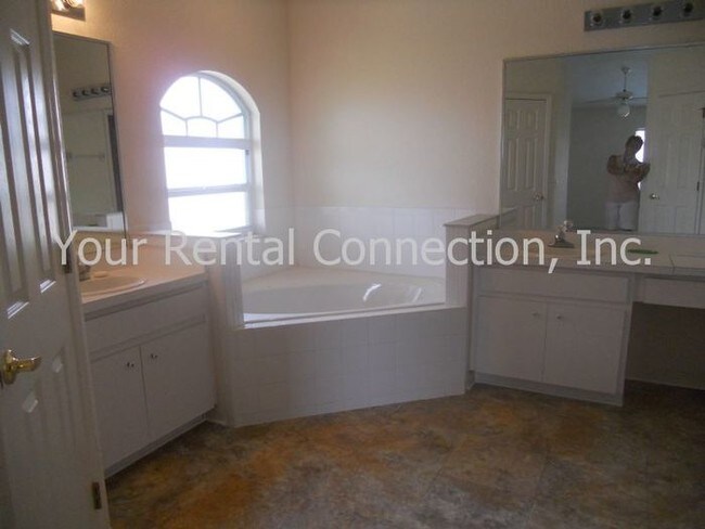Foto del edificio - 5920 Hillside Heights Dr