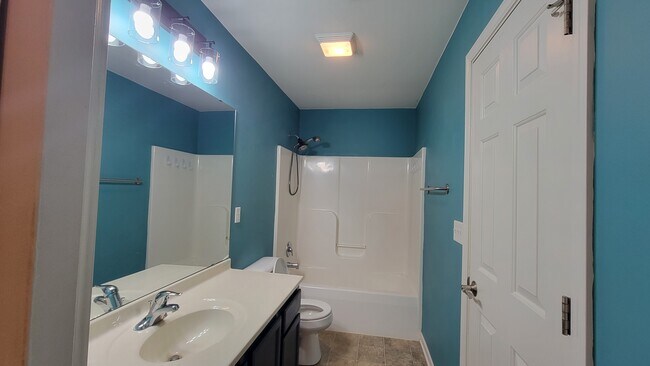 Baño principal - 2 puertas - 6526 Commonwealth Dr
