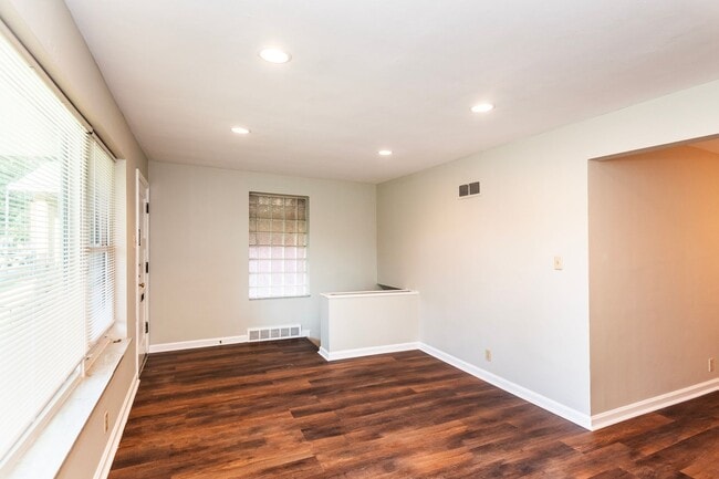 Building Photo - 6209 Loran Ave