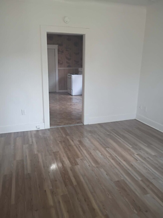 Foto del edificio - 106 E Hudson St