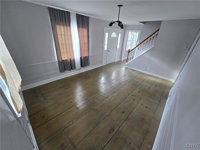 Foto del edificio - 205 Elmbrook Dr