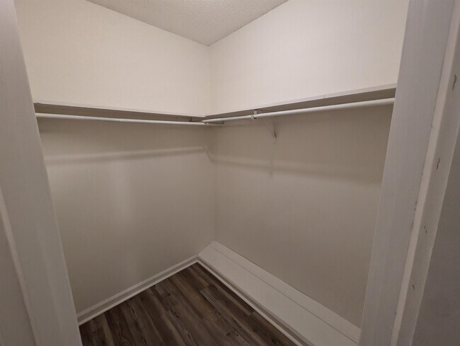 Building Photo - 2980 Huntington Trail Dr