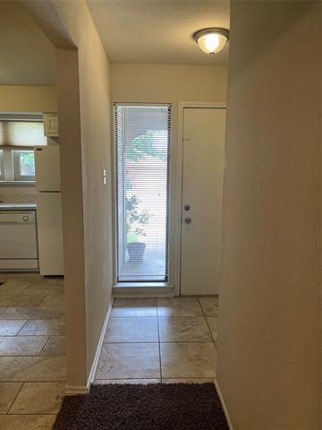 Building Photo - 2506 Oak Leaf Dr