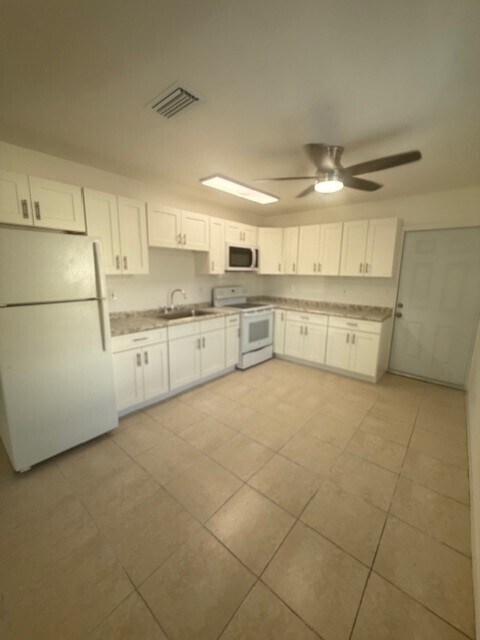 Foto del edificio - 810 SW 5th Ave