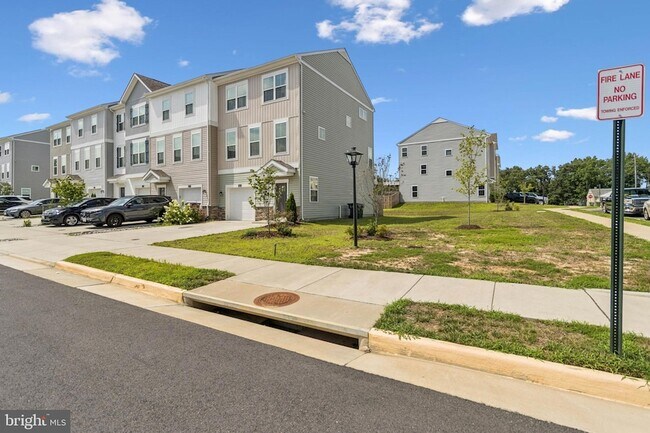Foto del edificio - 400 Honeyberry Ln