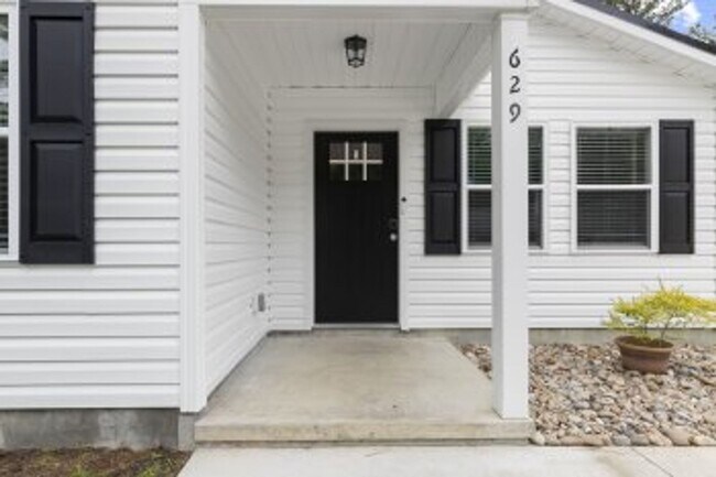 Foto del edificio - 629 Walnut Dr