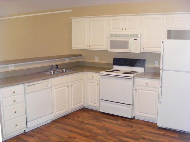 Building Photo - 142 Fair Oaks Dr