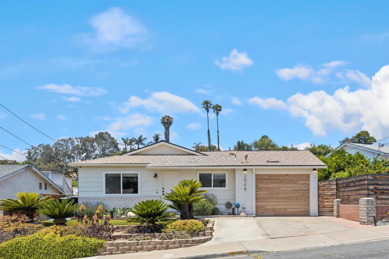 Foto principal - 2068 Montclair St