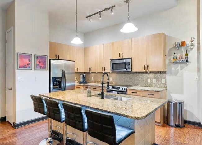 Building Photo - 711 Cosmopolitan Dr NE