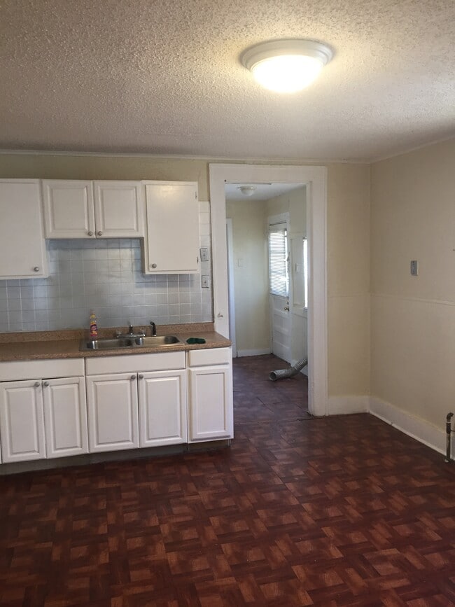 Kitchen - 1506 Louisa St
