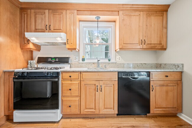 Building Photo - 5 Hubbard Run Dr
