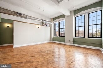 Building Photo - 200 Lincoln Ave