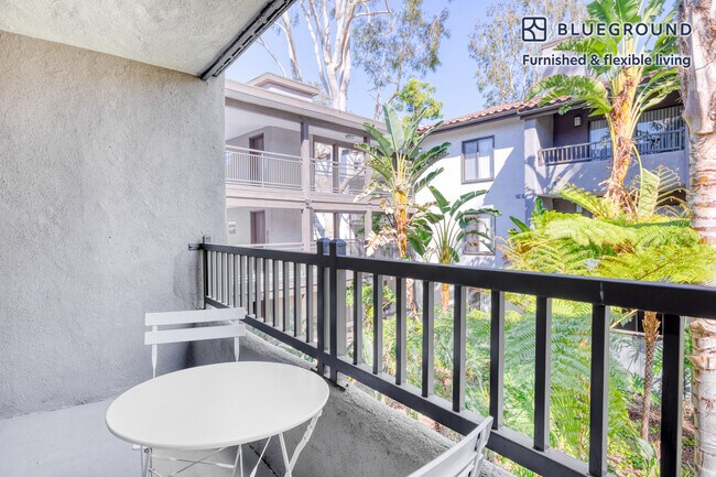 Foto del edificio - 6333 Canoga Ave