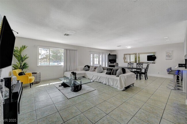 Foto del edificio - 5248 Rambling Rd