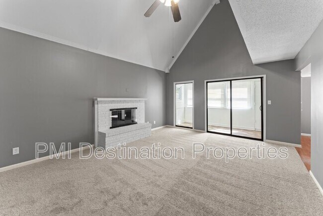 Building Photo - 3201 Creekwood Dr