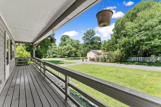 Building Photo - 4035 Thames Dr