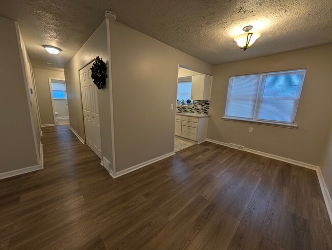 Foto del edificio - 799 Gates Ave