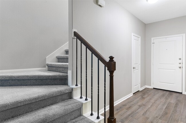 Building Photo - 124 Artesian Way