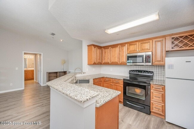 Building Photo - 7667 N Wickham Rd