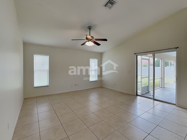 Building Photo - 5731 NW Zenith Dr