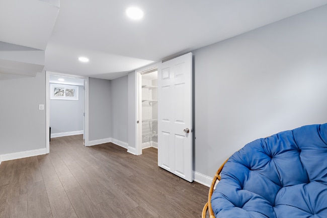 Photo - Affordable New Renovated Shared 2br Walkable to Metro Apartment