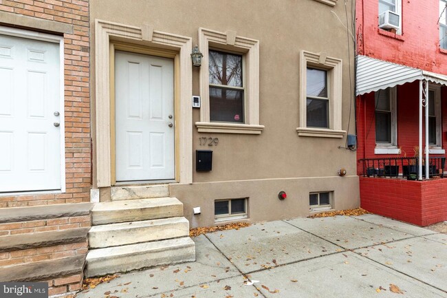 Building Photo - 1729 Christian St