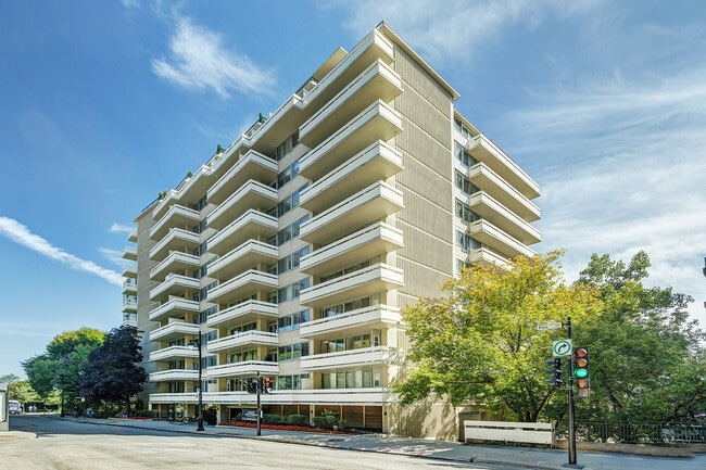 Building Photo - The Horizon Tower
