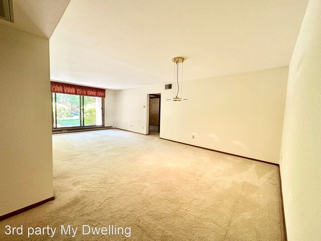 Building Photo - 2 br, 2 bath House - 3942 N Oakland 143