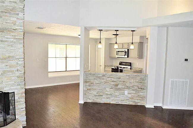 Foto del edificio - 418 Capehill Dr